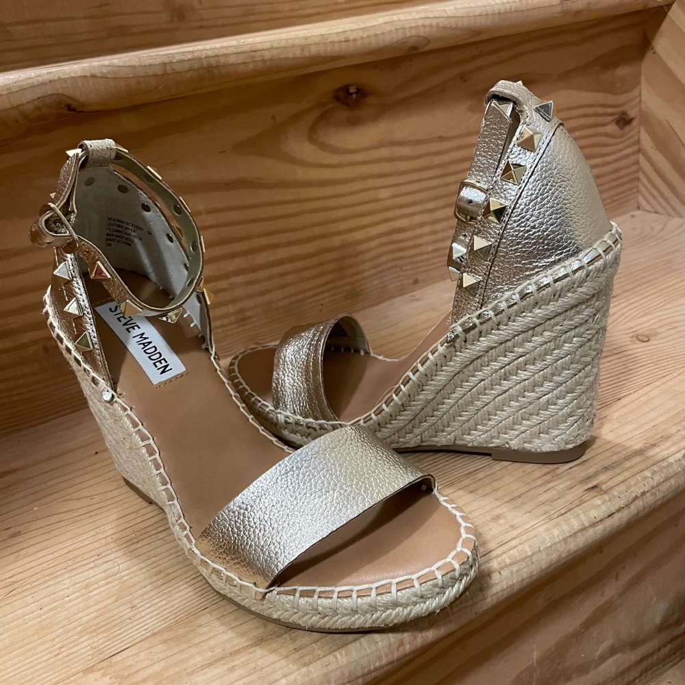 Steve Madden Gold Leather Mckenna Wedge Sz 6 - Never worn